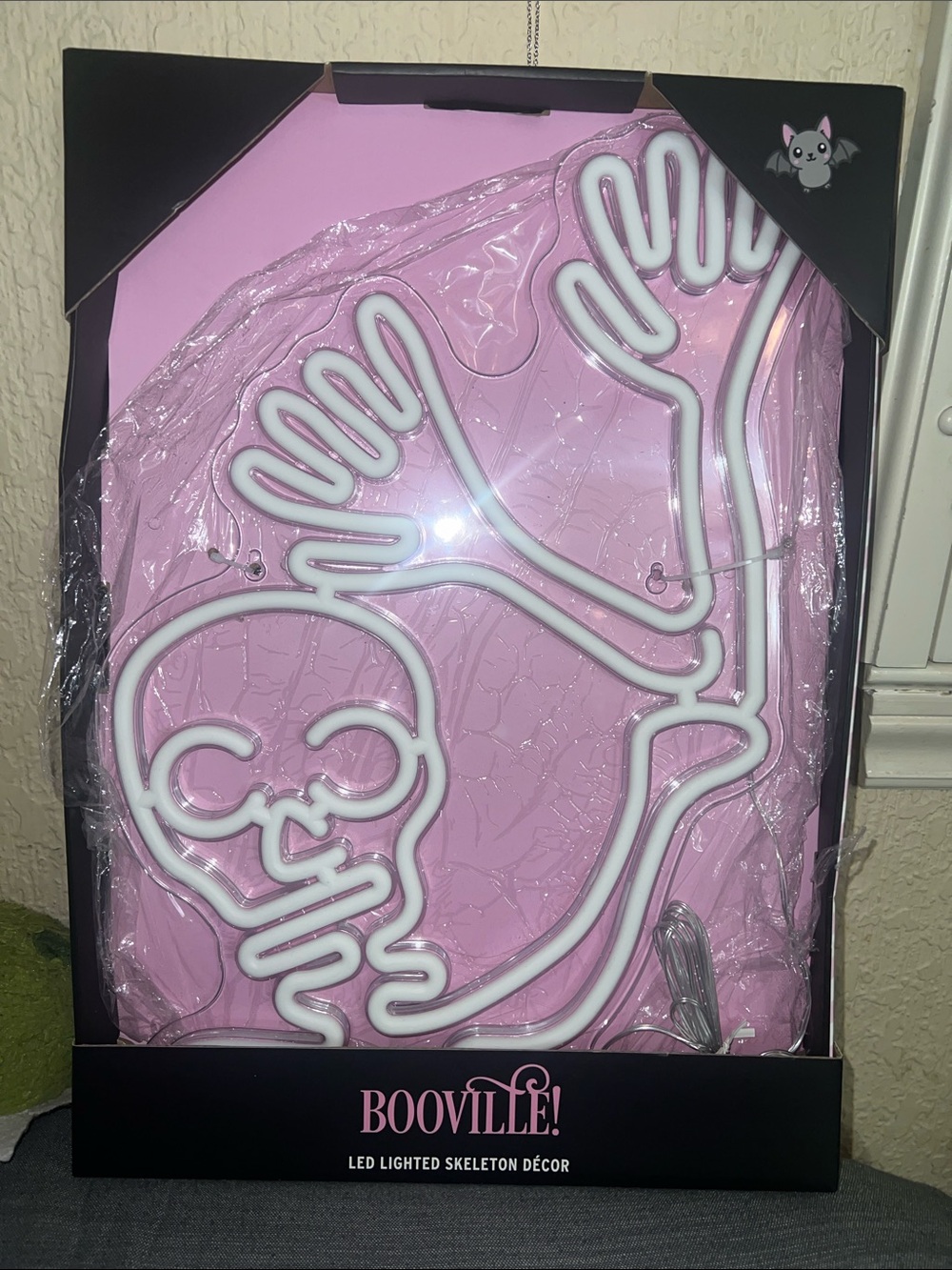 NWT BOOVILLE! LED Neon Waving Skeleton Wall Art